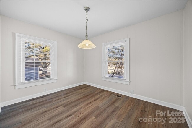 Building Photo - 807 N Morris St