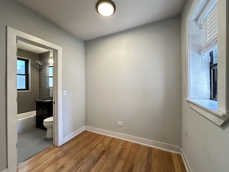 Building Photo - 4530 N Damen Ave