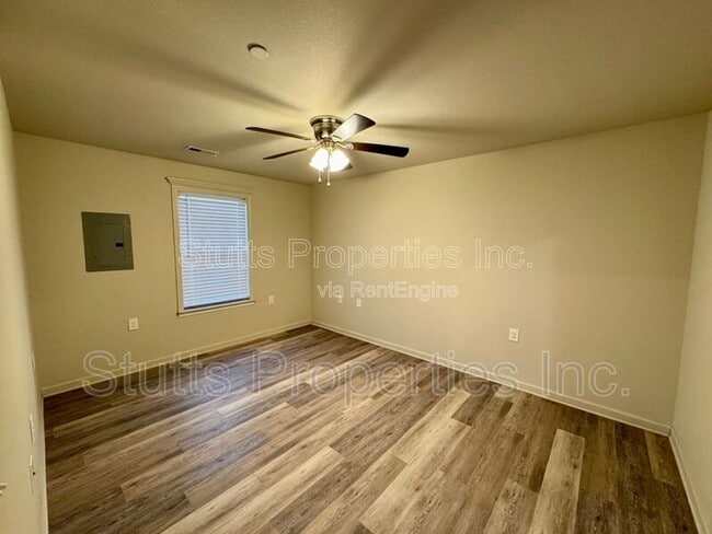 Building Photo - 201 Gin Ct