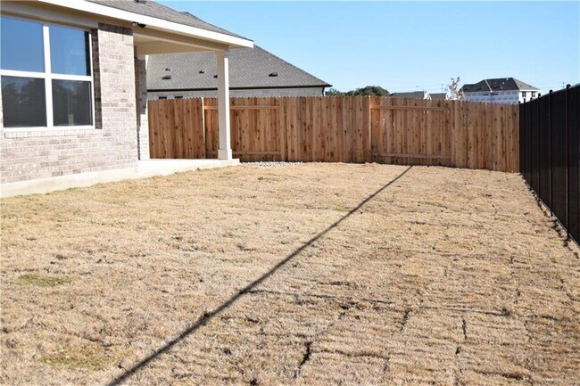 Building Photo - 2504 Caddo Canoe Dr