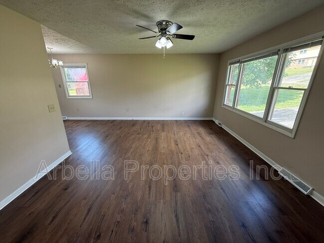 Building Photo - 915 Kendrick Creek Rd