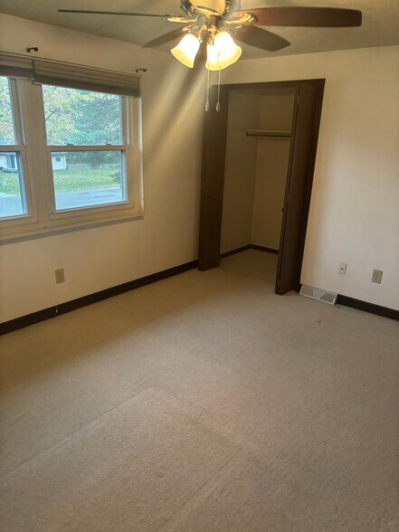 Building Photo - 2960 Thackeray Ave NW