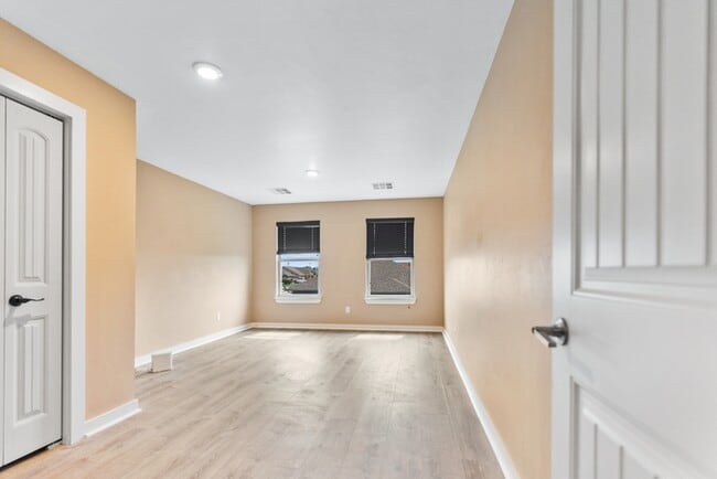 Building Photo - 1200 Ridgeway Dr