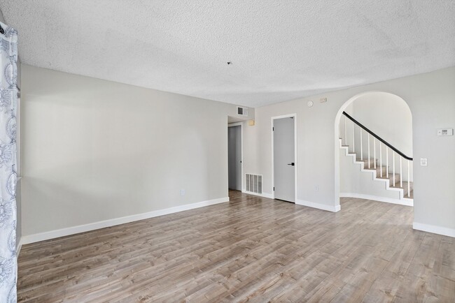 Building Photo - HALF OFF FIRST MONTH’s RENT DEAL: Check De...