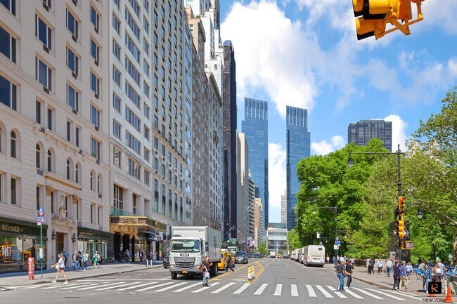 Building Photo - 106 Central Park S