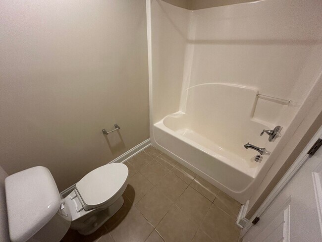 Building Photo - End Unit 3 Bed | 2.5 Bath Townhouse in Cha...