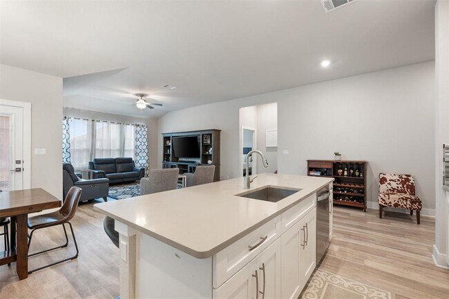 Building Photo - 2212 Prairie Oaks Dr