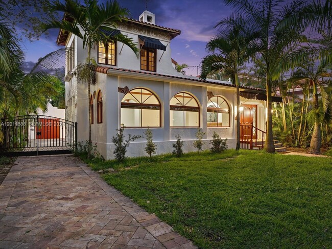Building Photo - 1137 Asturia Ave