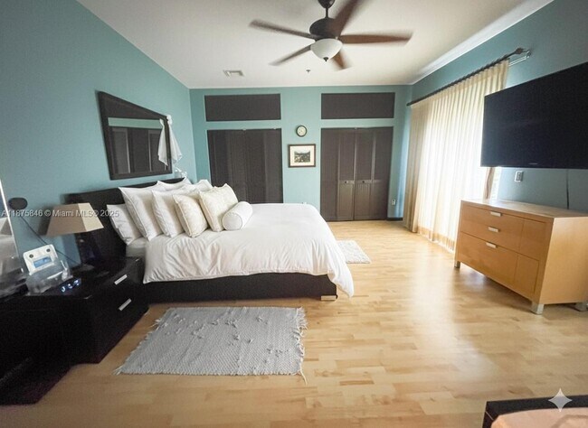 Building Photo - 9008 Collins Ave