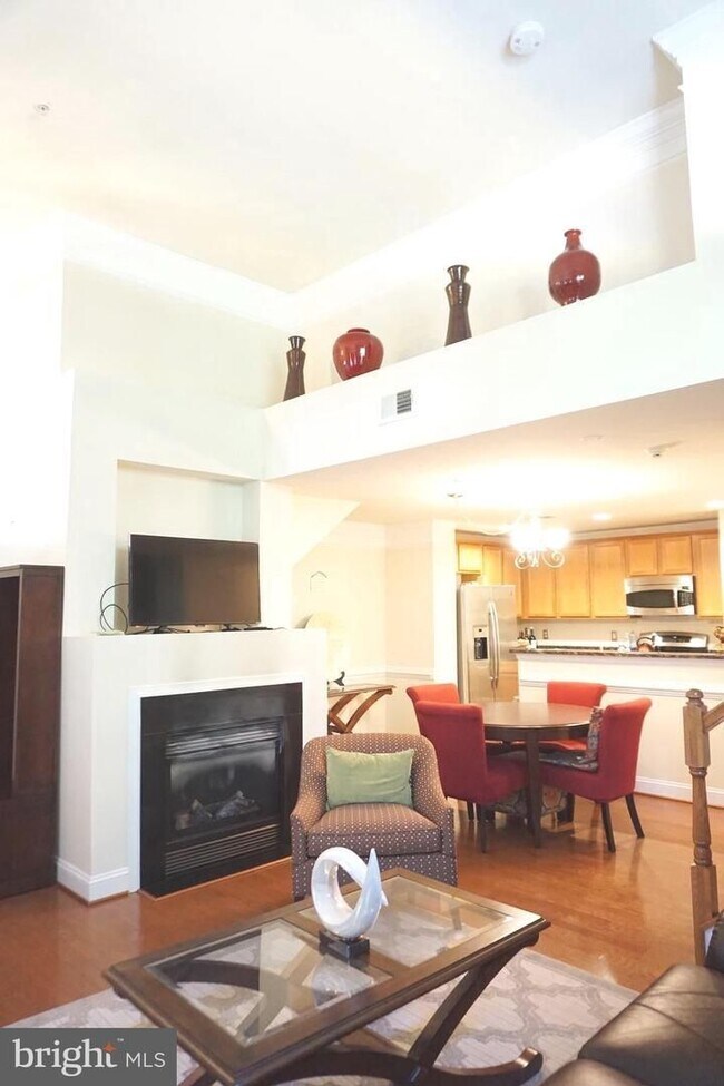 Building Photo - Beautiful Condohome at Watkins Place