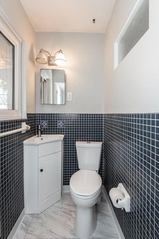 Building Photo - 317 S Pam Ave