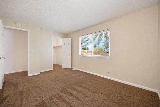 Building Photo - 3763 Sapphire Dr