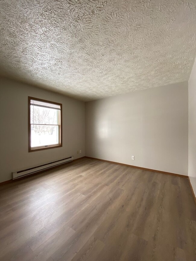 Building Photo - 208 S Spring St