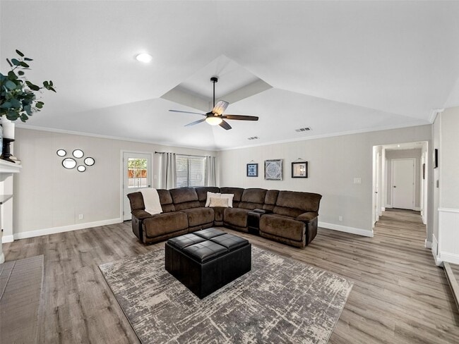 Building Photo - 709 Thoreau Ln