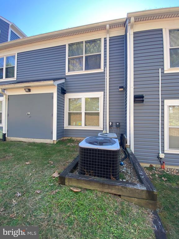 Building Photo - 5833 Orchard Hill Ct