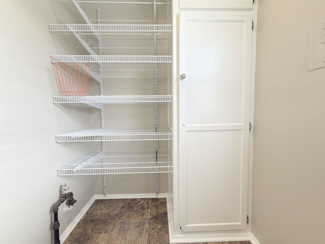 Building Photo - 16918 Schoolcraft St