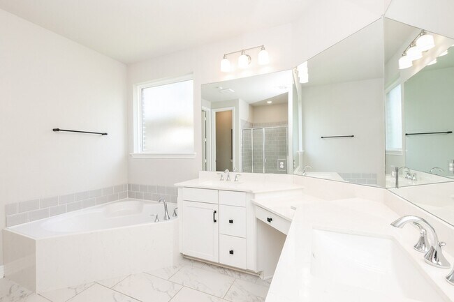 Building Photo - 2119 Stargrass Dr