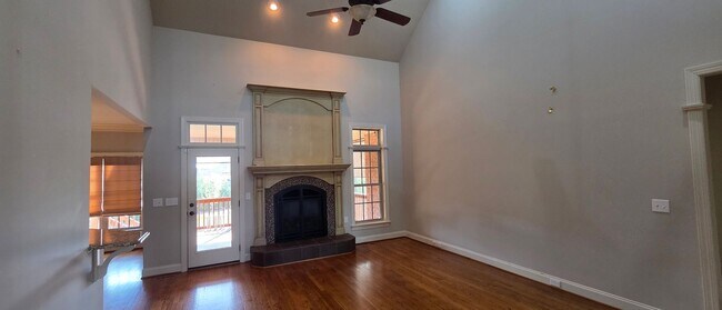 Building Photo - Beautiful Home with a full in law suite in Lewisville