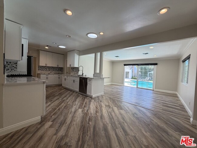 Building Photo - 4747 Cartwright Ave