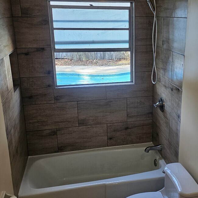 Building Photo - 2620 Moody Ave