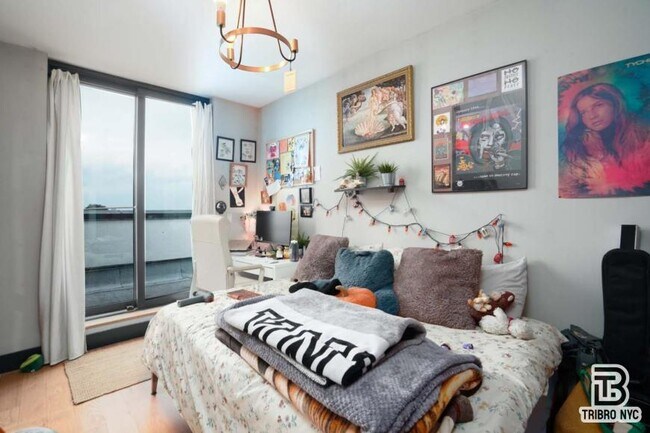Building Photo - 3 bedroom in BROOKLYN NY 11233