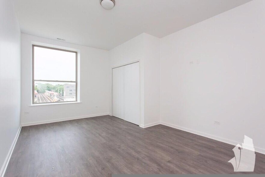 Building Photo - 951 W Dakin St