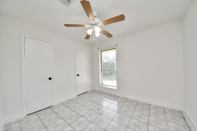 Building Photo - 4503 Hollybrook Ln