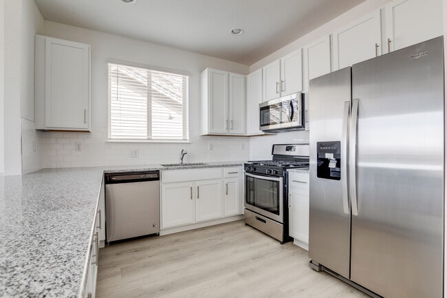 Building Photo - Peak at Painted Ridge Townhomes