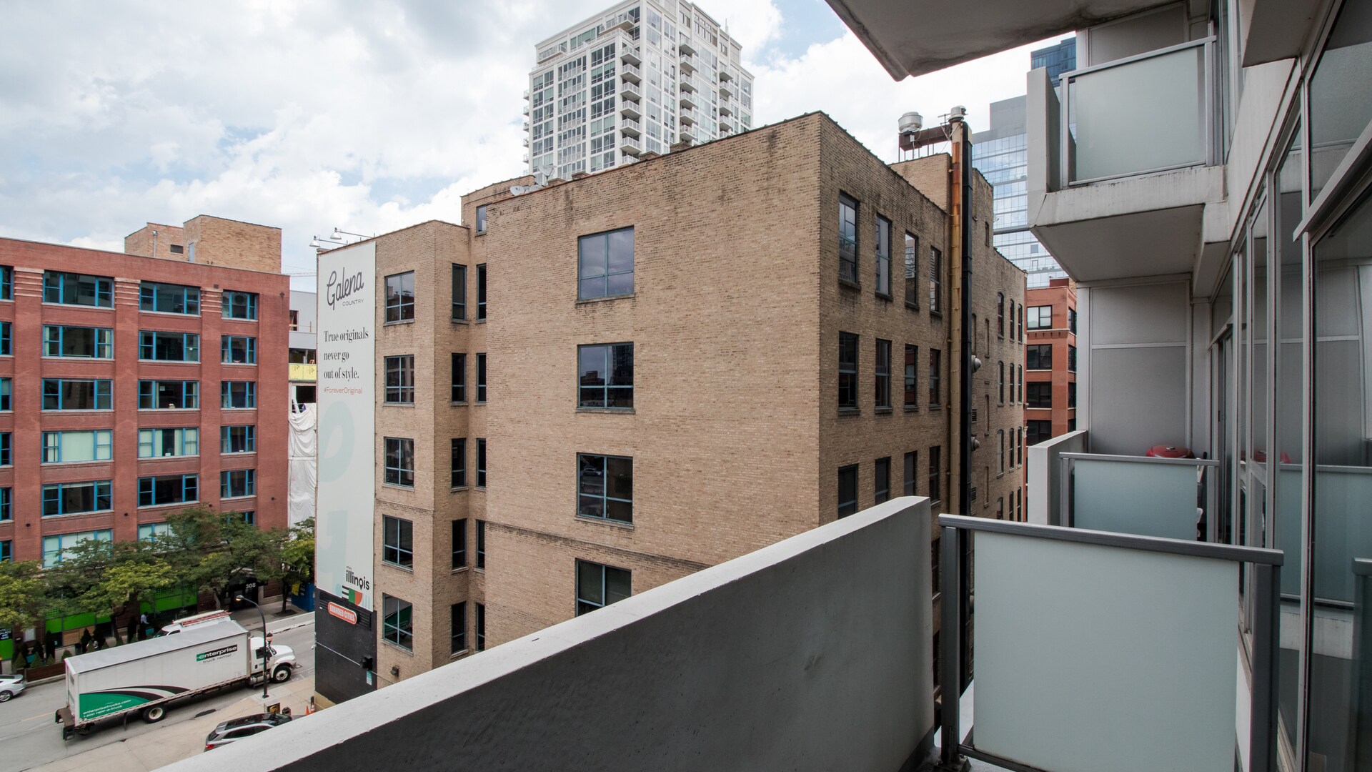 Building Photo - 630 N Franklin St