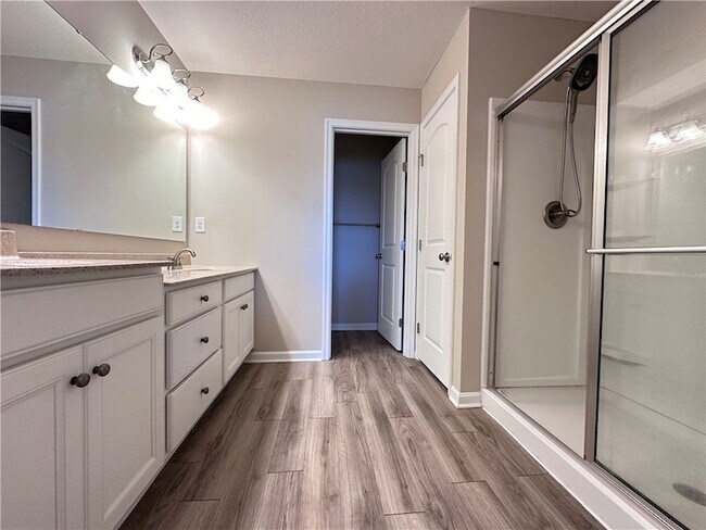 Building Photo - 16 Old Pond Rd