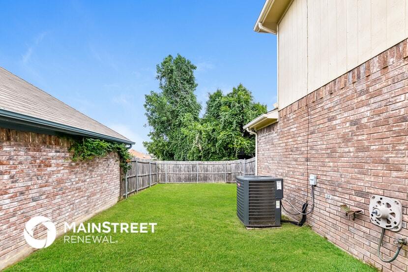 Building Photo - 2425 Ithaca Dr