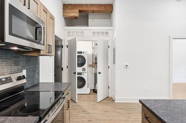 Building Photo - 201 Leverington Ave