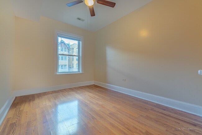 Building Photo - 6819 S Ridgeland Ave