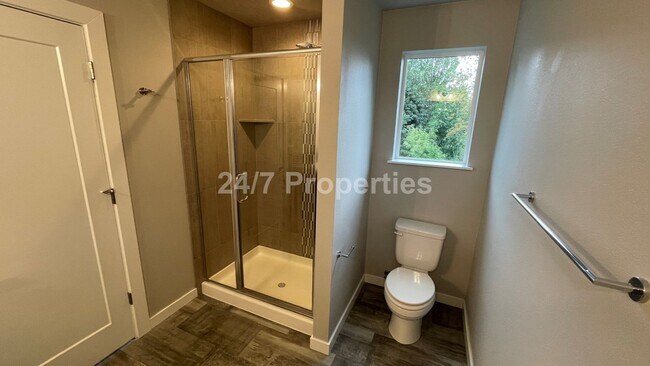 Building Photo - Modern and Stylish 3 BD | 3.5 BA Townhome ...