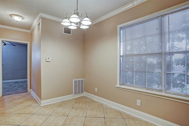 Building Photo - 315 W Saulnier St