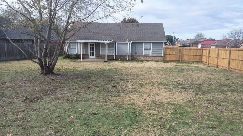 Building Photo - 11713 N 112th E Ave