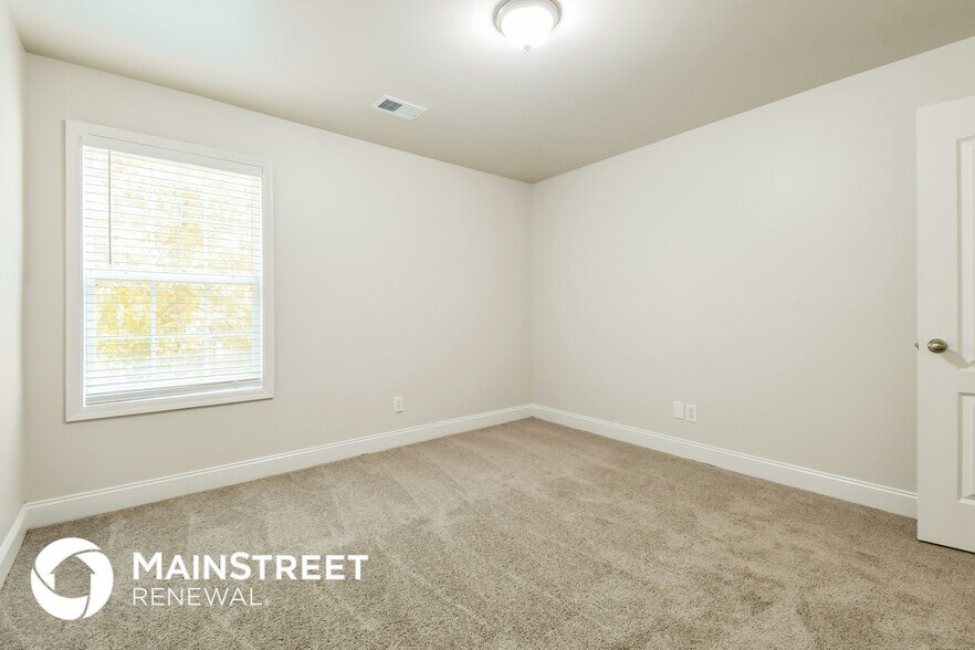Building Photo - 111 Iverson Pl