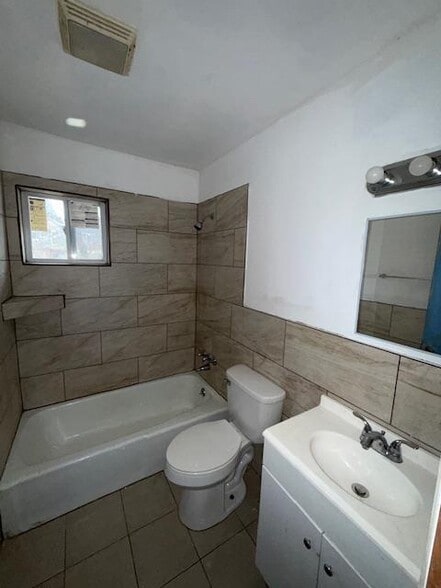 Building Photo - 309 N Hall St