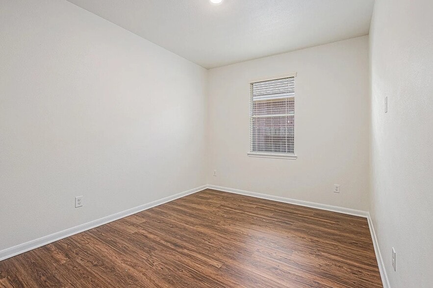 Secondary BR - 7327 Boerne Creek Dr