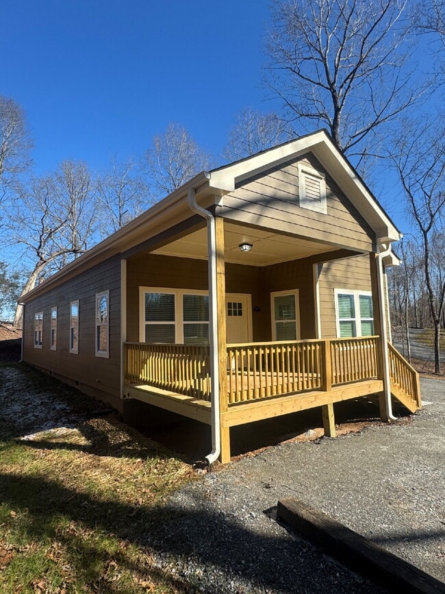 Building Photo - ROOMY AND MODERN NEW CONSTRUCTION HOME!
AVAILABLE NOW!