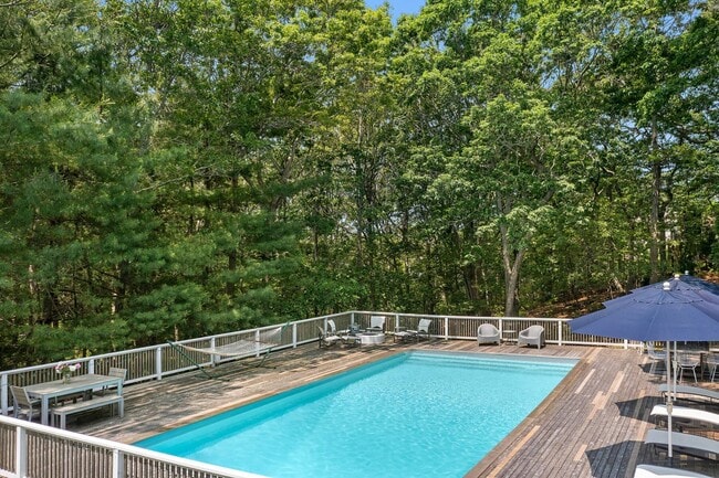 Building Photo - 12 Lantern Ln