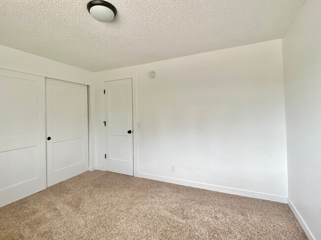 Building Photo - 4097 W 18th Ave