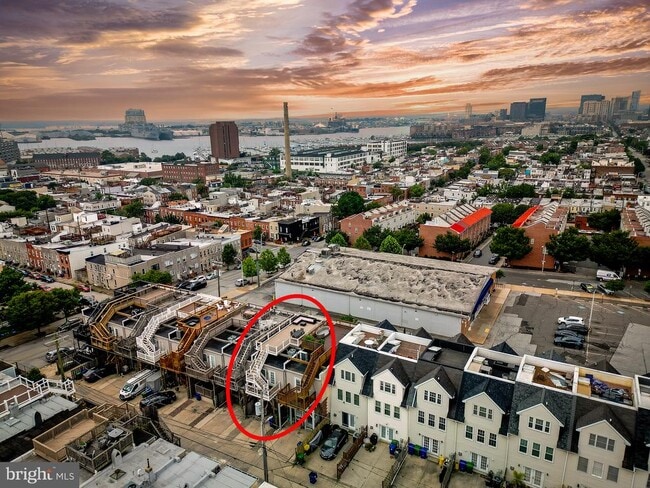 Building Photo - 721 S Streeper St