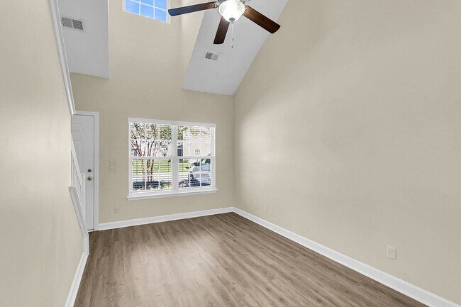 Building Photo - Beautiful FOUR bedroom townhome in Goose Creek!