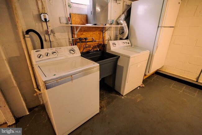 Building Photo - 222 MacClelland Ave