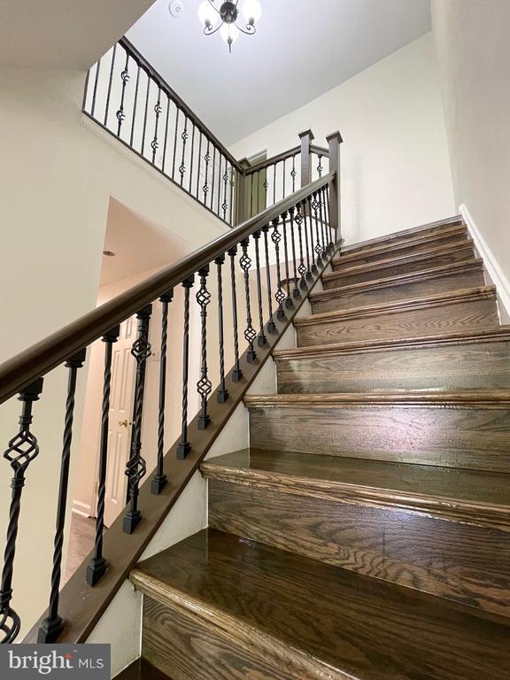 Building Photo - 204 Weatherstone Dr