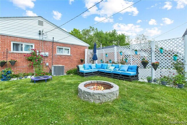 Building Photo - Beautiful Home in Dearborn Heights