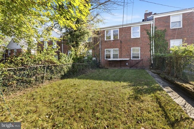 Building Photo - 5626 Midwood Ave