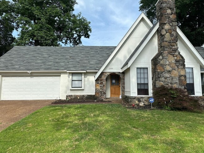 Primary Photo - 2350 E Lake Oaks Dr
