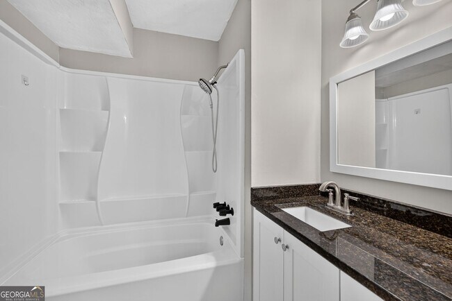 Building Photo - 226 High Creek Dr